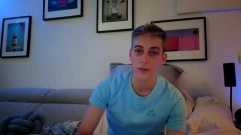 Snapshot of hugolandcam chatting on January 31, 2025, 9:05 pm Hugo online show from January 31, 2025, 9:05 pm