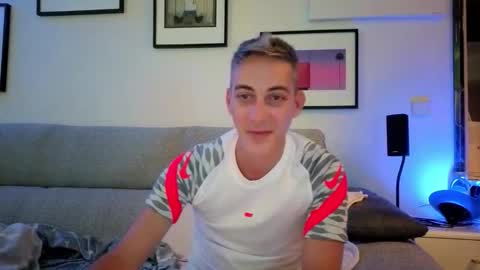 Snapshot of hugolandcam chatting on October 5, 2025, 7:34 pm Hugo online show from October 5, 2025, 7:34 pm