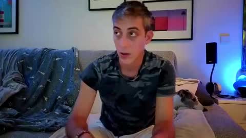 Snapshot of hugolandcam chatting on October 29, 2025, 9:16 pm Hugo online show from October 29, 2025, 9:16 pm