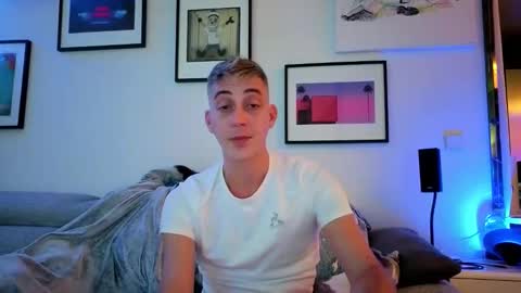 Snapshot of hugolandcam chatting on November 4, 2025, 9:58 pm Hugo online show from November 4, 2025, 9:58 pm