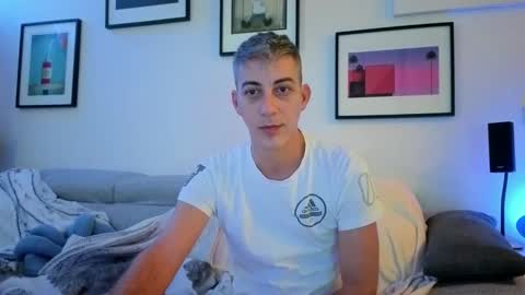 Snapshot of hugolandcam chatting on November 16, 2025, 3:28 pm Hugo online show from November 16, 2025, 3:28 pm