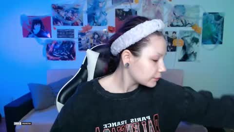 Snapshot of hugomin chatting on November 7, 2025, 2:33 am HugoMin online show from November 7, 2025, 2:33 am