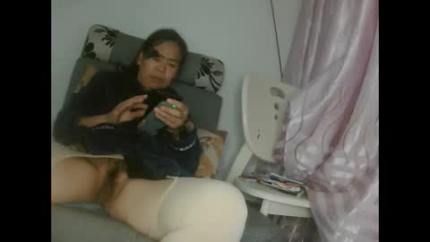 hujiajia520321431 online show from October 24, 2025, 11:39 am