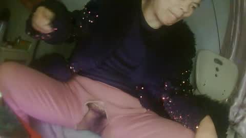 hujiajia520321431 online show from February 9, 2026, 9:41 pm