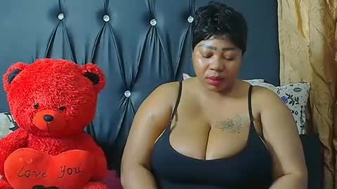 humongoustitss500929 online show from September 28, 2025, 2:33 pm