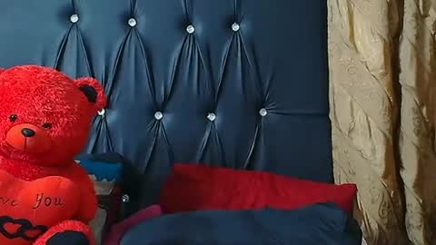 humongoustitss500929 online show from October 7, 2025, 4:37 pm