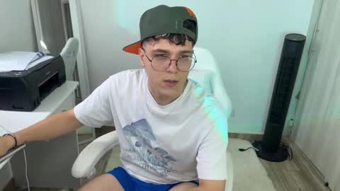 hun_damer online show from November 20, 2025, 9:14 pm