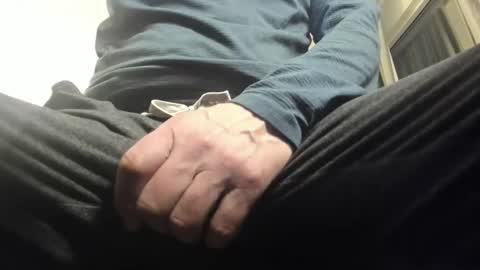 Big uncut cock dripping online show from December 16, 2024, 7:58 am