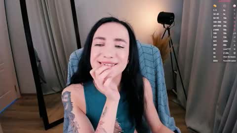 Kitty online show from November 26, 2025, 6:58 am