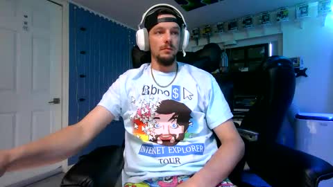 hungtxcock92 online show from April 18, 2026, 3:38 pm