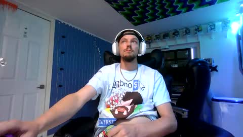 hungtxcock92 online show from April 18, 2026, 9:26 pm