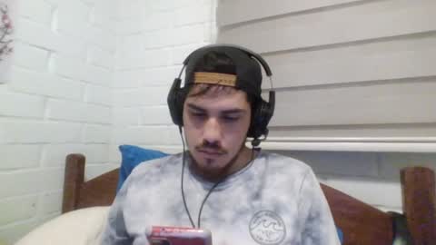 Snapshot of hungweeb chatting on December 10, 2024, 12:50 am Rod online show from December 10, 2024, 12:50 am