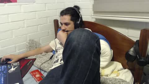 Snapshot of hungweeb chatting on December 12, 2024, 3:43 am Rod online show from December 12, 2024, 3:43 am