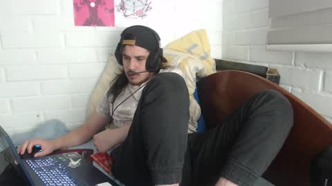 Snapshot of hungweeb chatting on February 12, 2025, 4:12 am Rod online show from February 12, 2025, 4:12 am