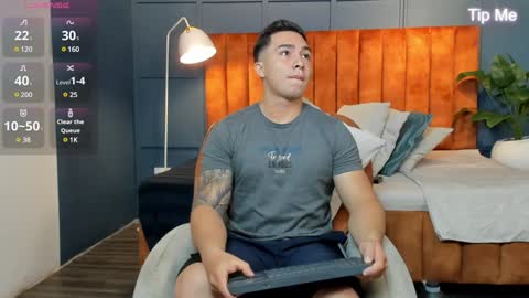 hunk_ryan online show from January 28, 2025, 12:11 pm