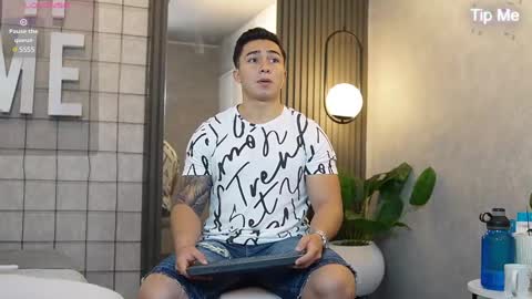 hunk_ryan online show from February 26, 2025, 12:14 pm