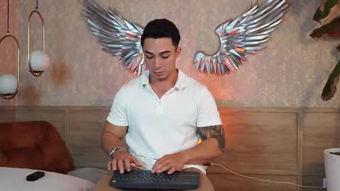 hunk_ryan online show from October 19, 2025, 7:58 pm