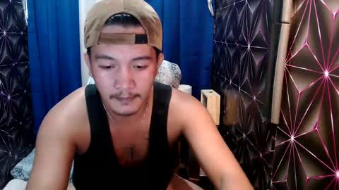 Snapshot of hunkylloyd chatting on December 17, 2024, 2:44 pm hunkylloyd online show from December 17, 2024, 2:44 pm