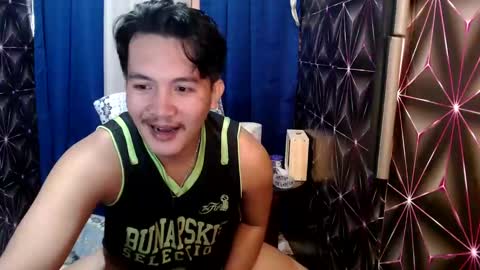 Snapshot of hunkylloyd chatting on December 18, 2024, 5:15 am hunkylloyd online show from December 18, 2024, 5:15 am