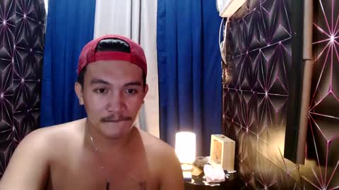 Snapshot of hunkylloyd chatting on December 20, 2024, 10:38 am hunkylloyd online show from December 20, 2024, 10:38 am
