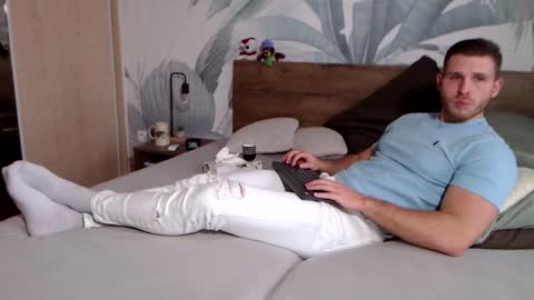 Snapshot of hunterbridges chatting on December 31, 2024, 2:03 pm Hunter Bridges online show from December 31, 2024, 2:03 pm