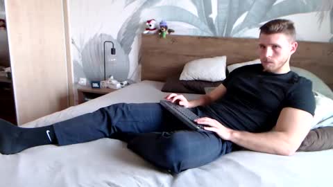 Snapshot of hunterbridges chatting on January 4, 2025, 12:16 pm Hunter Bridges online show from January 4, 2025, 12:16 pm