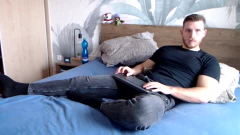 Snapshot of hunterbridges chatting on January 17, 2025, 12:31 pm Hunter Bridges online show from January 17, 2025, 12:31 pm