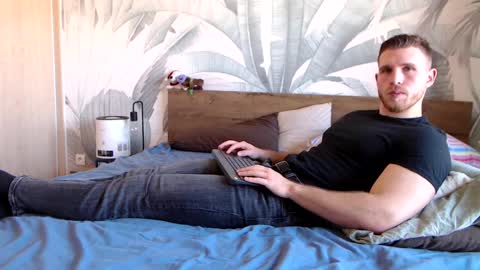 Snapshot of hunterbridges chatting on February 20, 2025, 11:42 am Hunter Bridges online show from February 20, 2025, 11:42 am