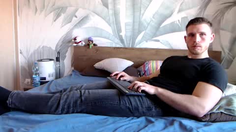 Snapshot of hunterbridges chatting on March 5, 2025, 8:32 am Hunter Bridges online show from March 5, 2025, 8:32 am