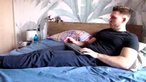 Snapshot of hunterbridges chatting on March 7, 2025, 8:13 am Hunter Bridges online show from March 7, 2025, 8:13 am