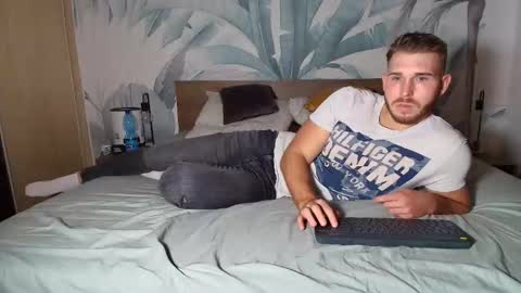 Snapshot of hunterbridges chatting on October 7, 2025, 2:58 pm Hunter Bridges online show from October 7, 2025, 2:58 pm