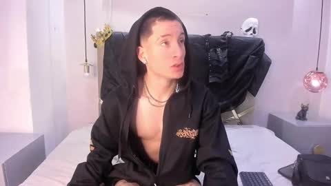 hunterheat_ online show from October 30, 2025, 1:45 pm