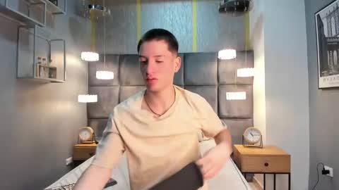 hunterheat_ online show from November 12, 2025, 11:54 am