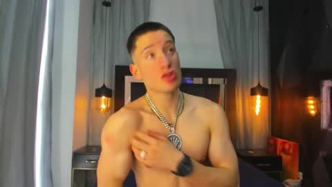 hunterheat_ online show from December 19, 2025, 6:15 pm