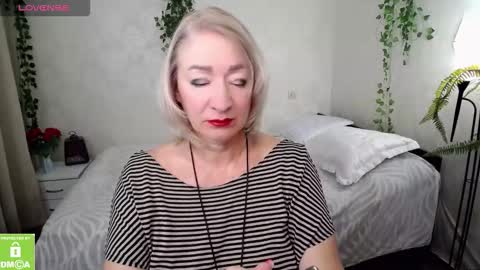 Irena online show from October 12, 2025, 5:01 pm