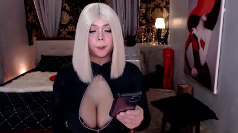 Snapshot of hunterxhuntress chatting on January 23, 2025, 12:19 pm HELLO HANNAH IS BACK online show from January 23, 2025, 12:19 pm