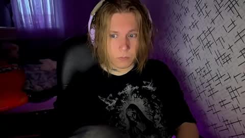 hurtqqq online show from May 19, 2026, 1:44 am