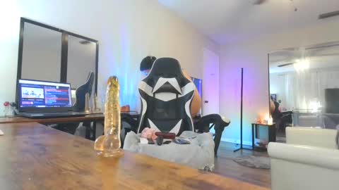 hustlebunni7 online show from November 5, 2025, 2:28 pm