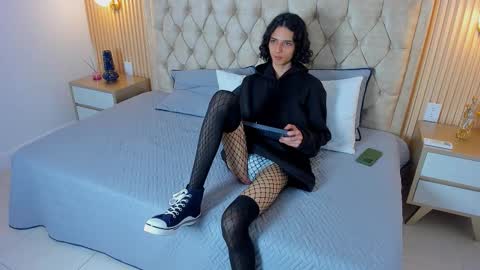 Snapshot of hxxyro chatting on February 9, 2026, 7:29 pm hxxyro online show from February 9, 2026, 7:29 pm