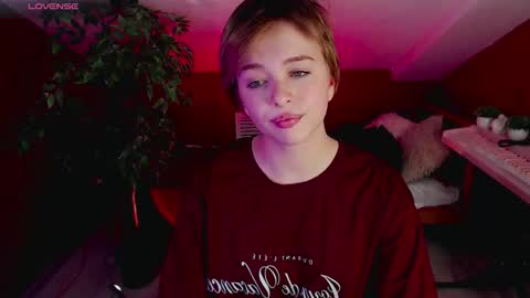 Julia online show from October 10, 2025, 9:14 pm