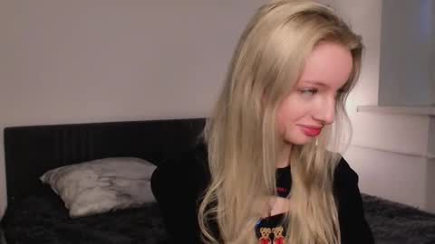 Snapshot of hypno_eyes_babe chatting on October 2, 2025, 2:13 pm Kate online show from October 2, 2025, 2:13 pm