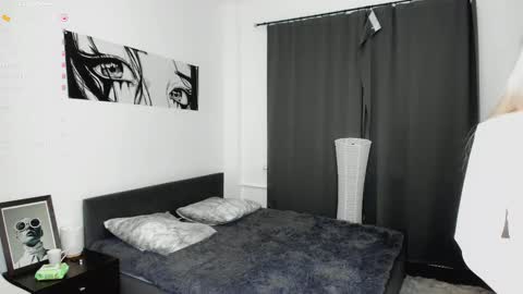 Snapshot of hypno_eyes_babe chatting on October 19, 2025, 2:40 pm Kate online show from October 19, 2025, 2:40 pm