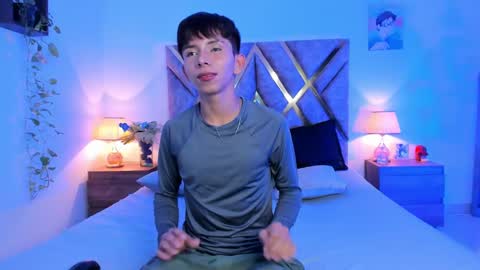 Son Hyunjin online show from October 21, 2025, 8:42 pm