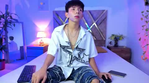 Son Hyunjin online show from March 26, 2026, 2:33 pm