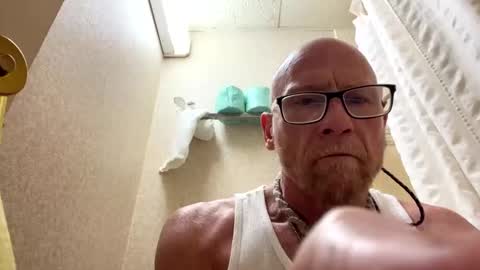 i1nt2fuk online show from September 27, 2025, 3:50 pm