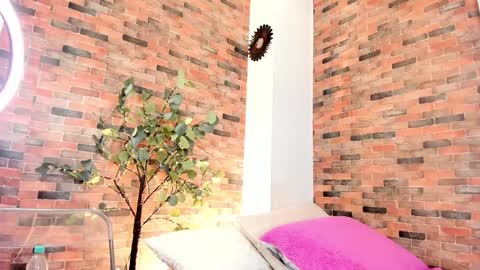 Lucy online show from December 23, 2024, 5:06 am