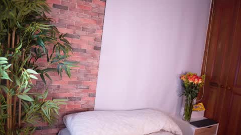 Lucy online show from February 13, 2025, 10:02 am