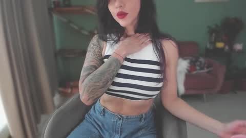 Snapshot of i_cant_believe_its_you chatting on January 23, 2025, 10:44 pm Lana Banana online show from January 23, 2025, 10:44 pm