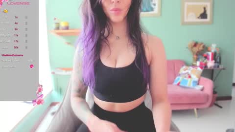 Snapshot of i_cant_believe_its_you chatting on March 10, 2025, 5:50 pm Lana Banana online show from March 10, 2025, 5:50 pm