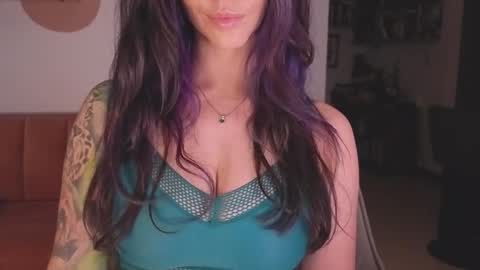 Snapshot of i_cant_believe_its_you chatting on April 1, 2026, 11:02 pm Lana Banana online show from April 1, 2026, 11:02 pm